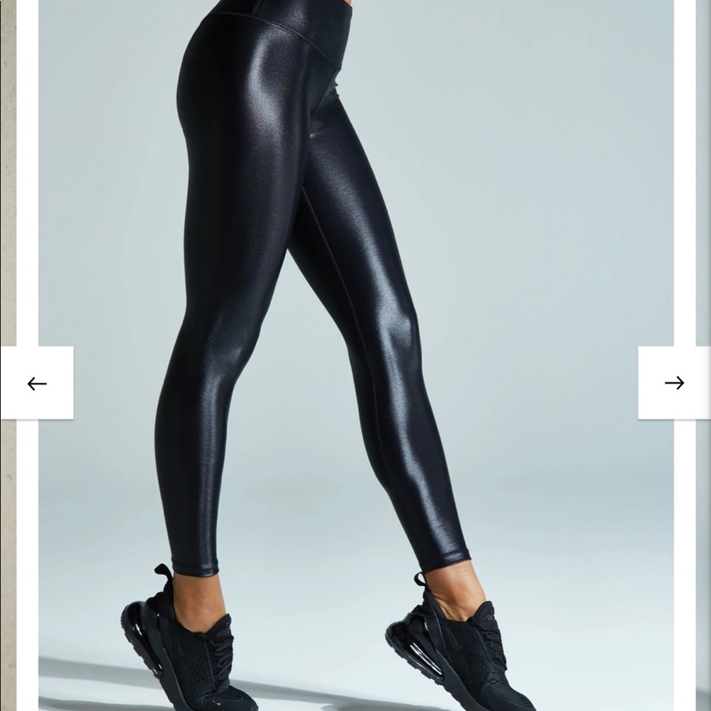NOLI Yoga High Gloss Liquid Shine Leggings in black and size Small